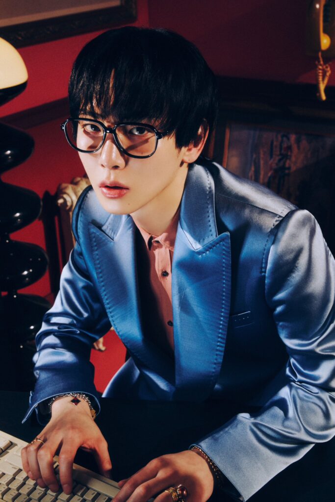 shinee key tongue tied concept photo 1