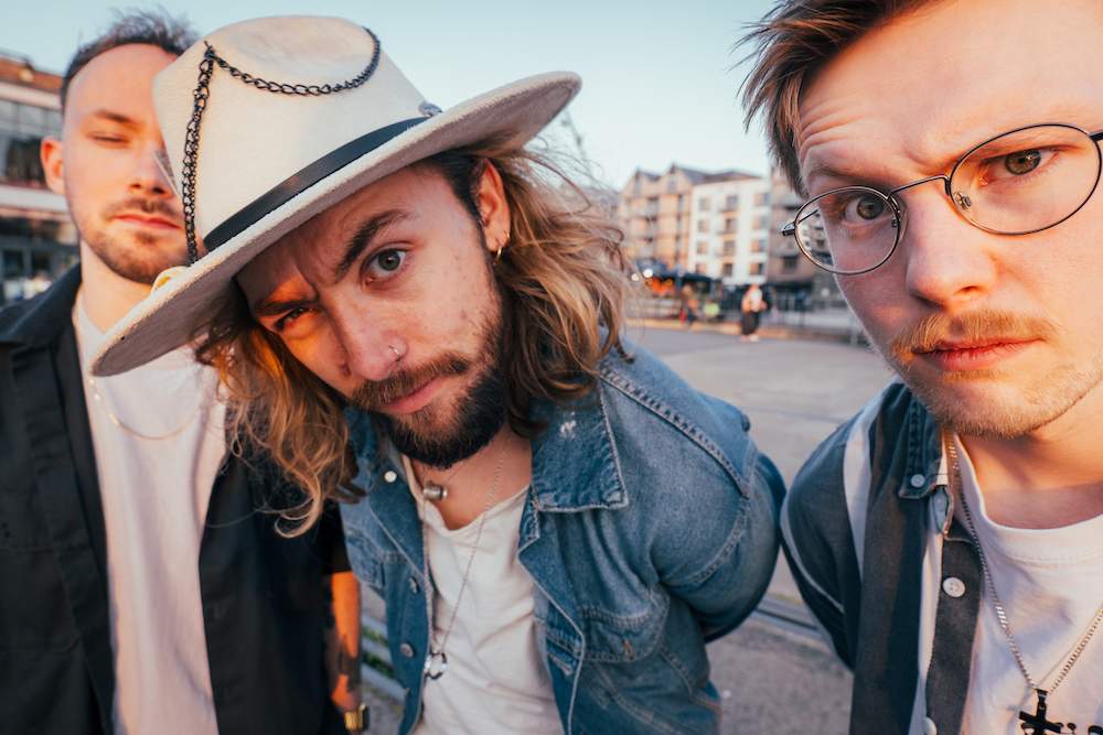 krooked tongue dog days