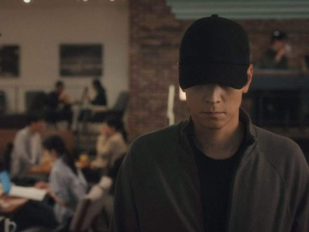 Paik Sanho observes Seo Munju in episode 1 of K-Drama Tempest