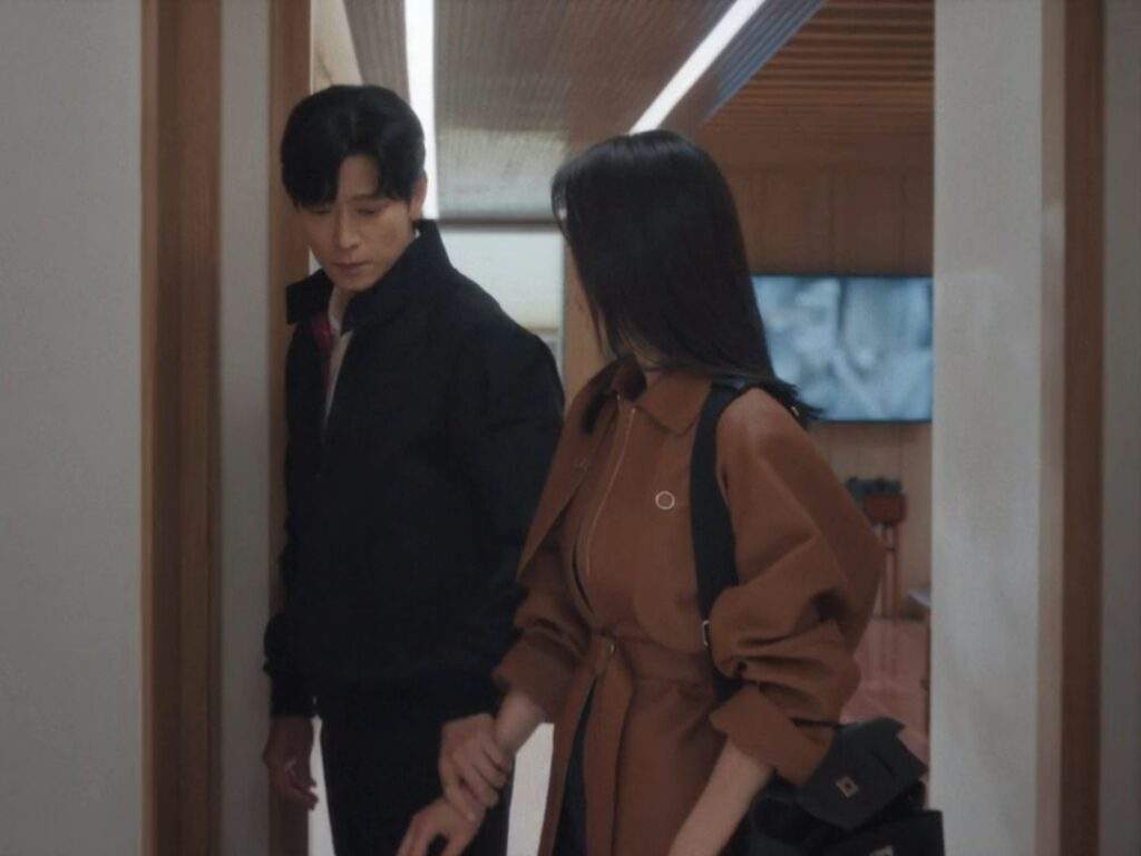 Sanho insists on opening doors for Munju