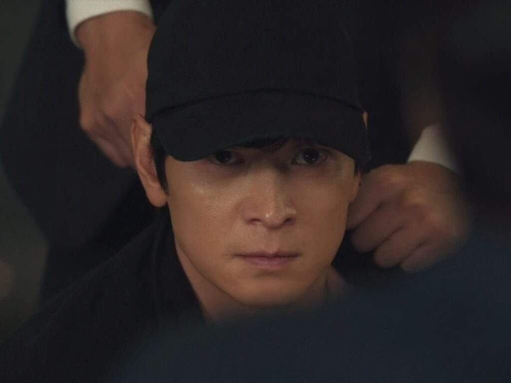 Tempest episode 6 Sanho finds the bug on the St. Anthony necklace