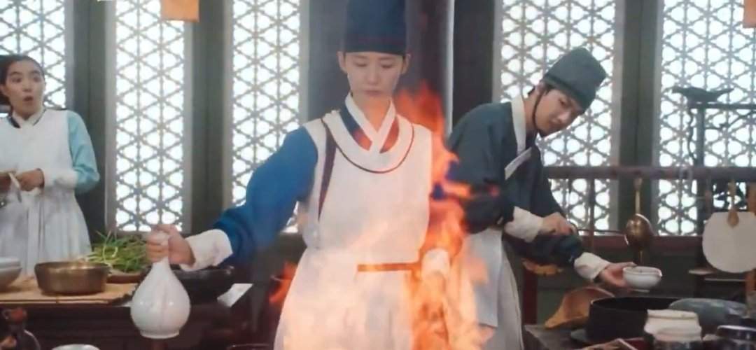 Ji-Yeong setting her braised steak on fire while cooking in Bon Appetit Your Majesty
