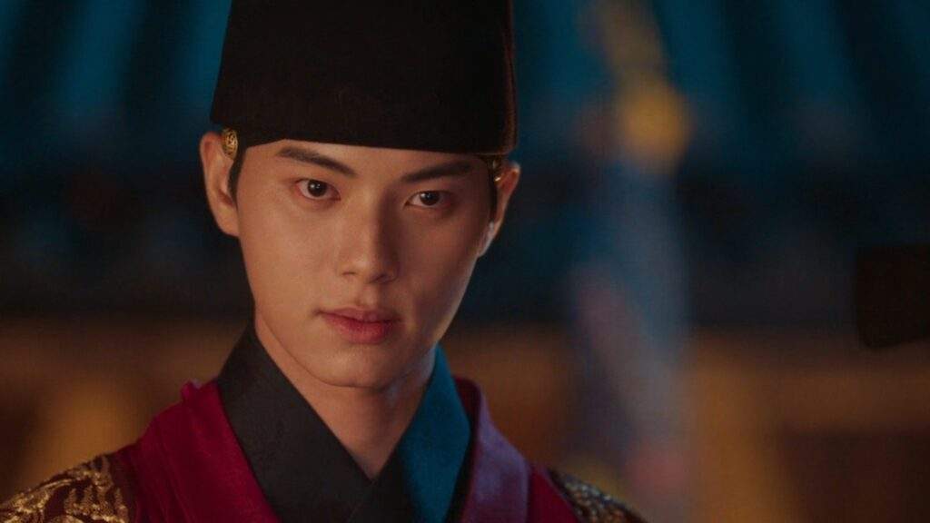 King Lee Heon serious face in Bon Appetit