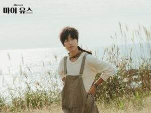 Song Joong-ki looks over on the final filiming day of their documentary in My Youth episode 4