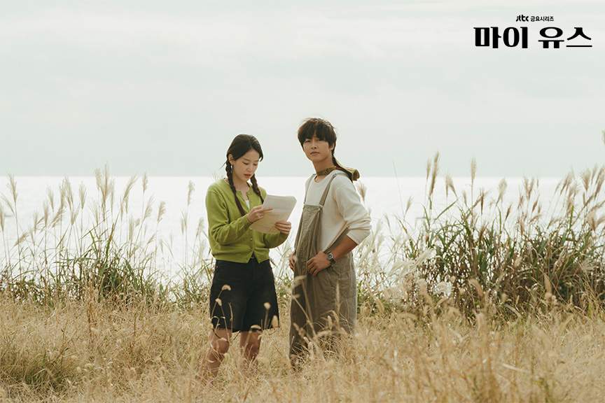 In My Youth episode 4, Song Joong-ki and Lee Joo-myoung reunite for the filming of the documentary for the two child actors.