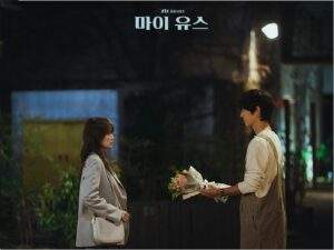 My Youth episode 5 shows Song Joong-ki giving flowers to Chun Woo-hee
