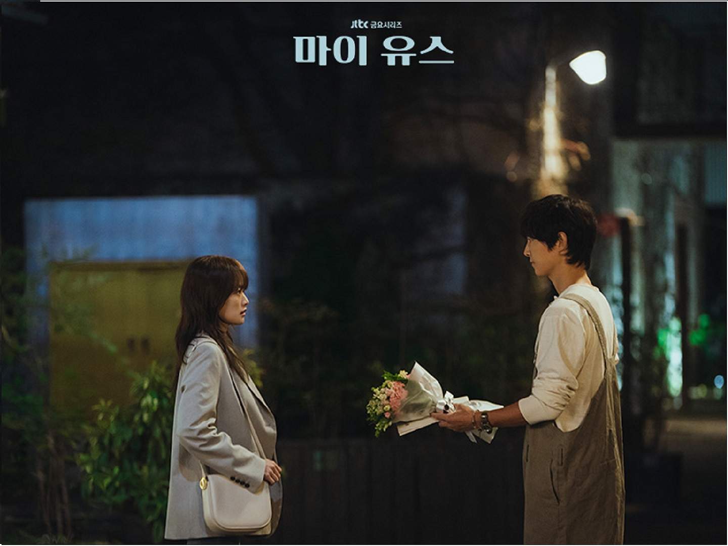 My Youth episode 5 shows Song Joong-ki giving flowers to Chun Woo-hee