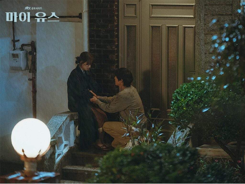 My Youth episode 7 with Chun Woo-hee in front of Song Joong-ki's house
