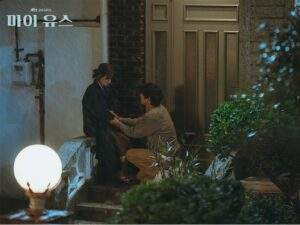 My Youth episode 7 with Chun Woo-hee in front of Song Joong-ki's house