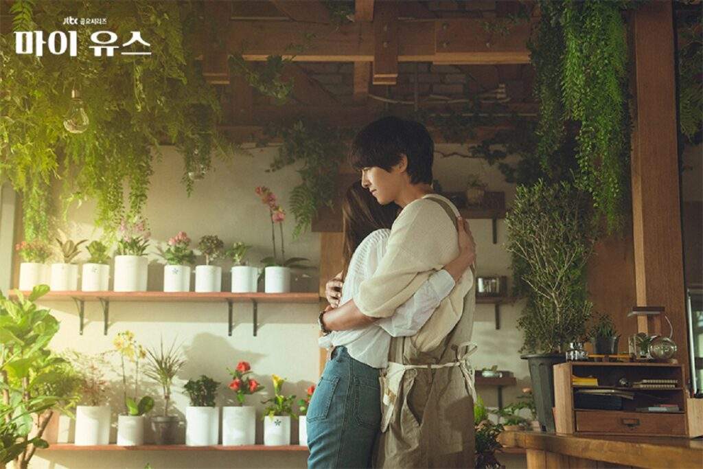 Song Joong-ki Chun Woo-hee hug My Youth finale