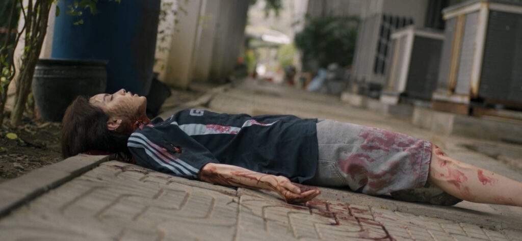 Lily in Zomvivor EP2