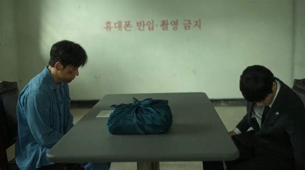 The manipulated episode 2 ji chang wook Tae joong in prison visit by lawyer to deliver news