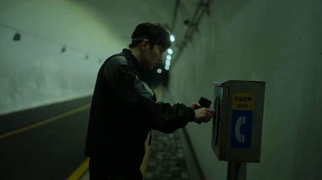 The manipulated episode 1 ji chang wook as Tae joong in front of phone box