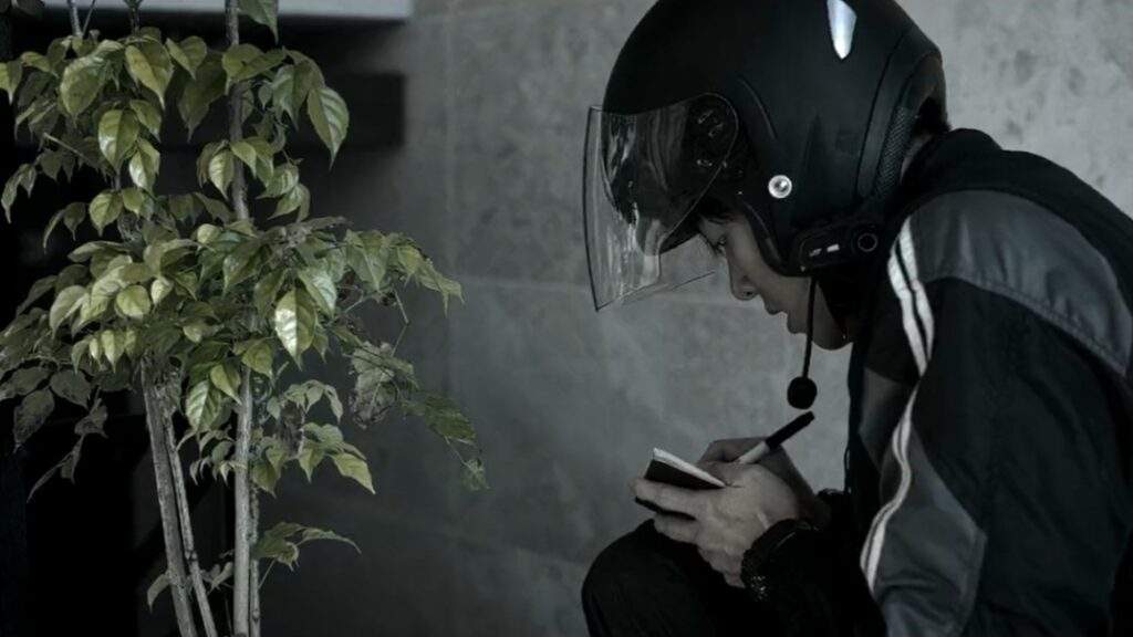 The manipulated episode 1 ji chang wook as Tae joong, flashback to a plant