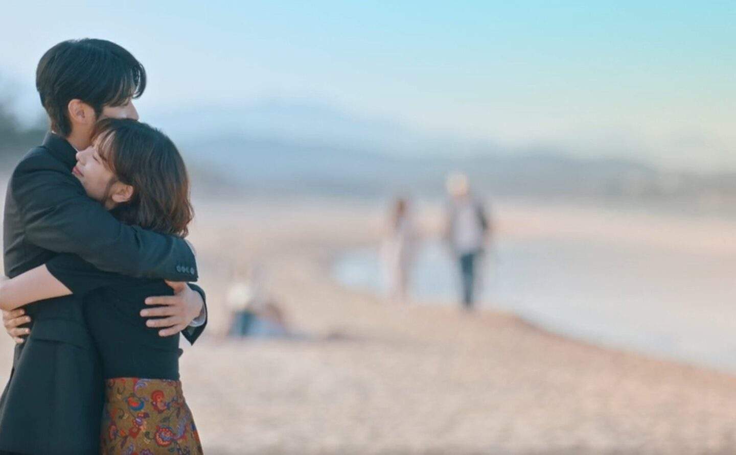 Woo-Ju and Meri hugging in episode 8 of Would You Marry Me