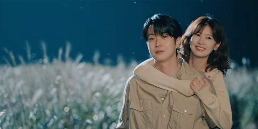 Woo-Ju carrying Meri in Episode 8