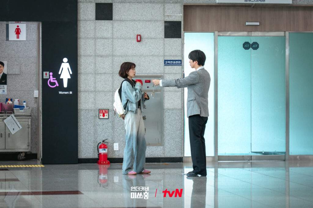 Undercover Miss Hong Episode 4