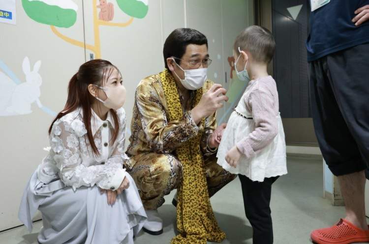 Pikotaro with Kids (2) - Jinseimocchatte!