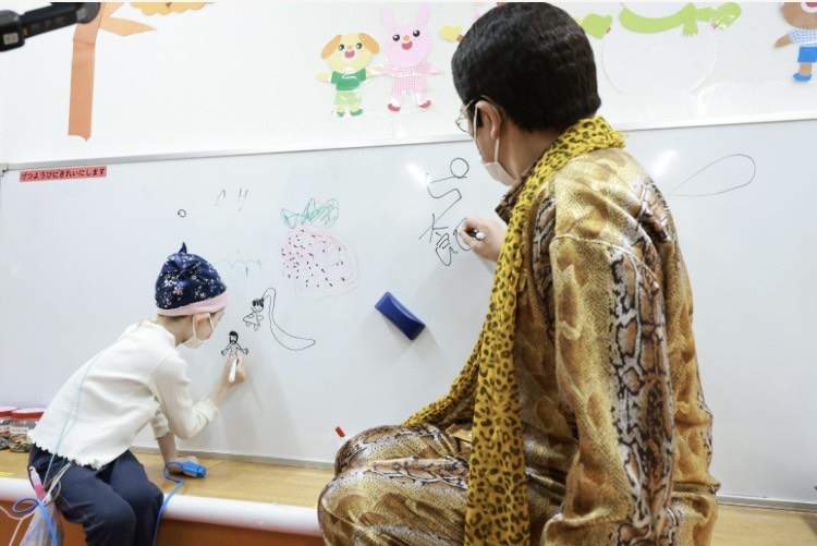 Pikotaro with Kids (1) - Jinseimocchatte!