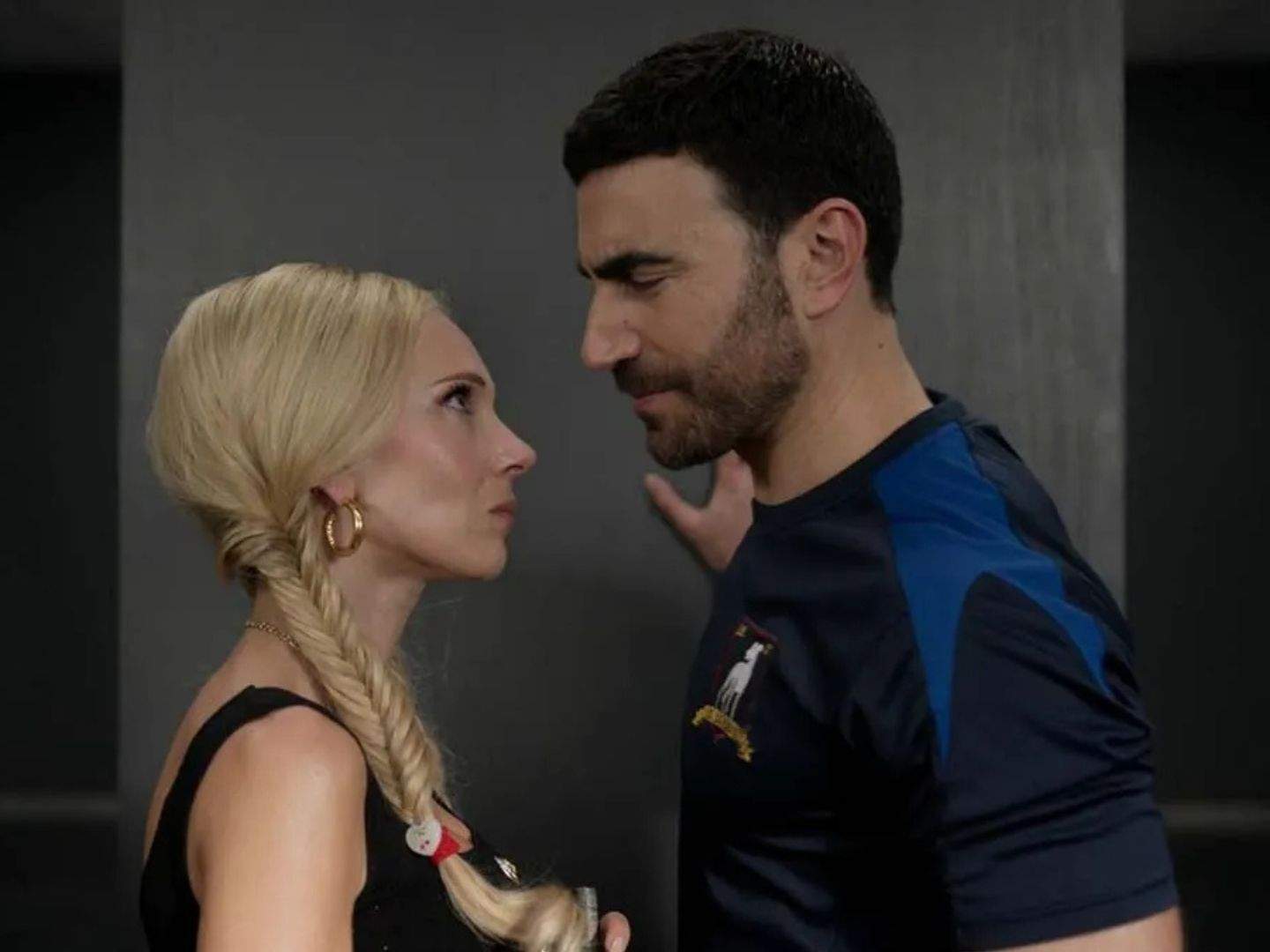 In Ted Lasso season 4 episode 2, Keeley (Juno Temple) and Roy (Brett Goldstein) literally look at each other closely in a serious manner as they try to redefine their relationship.