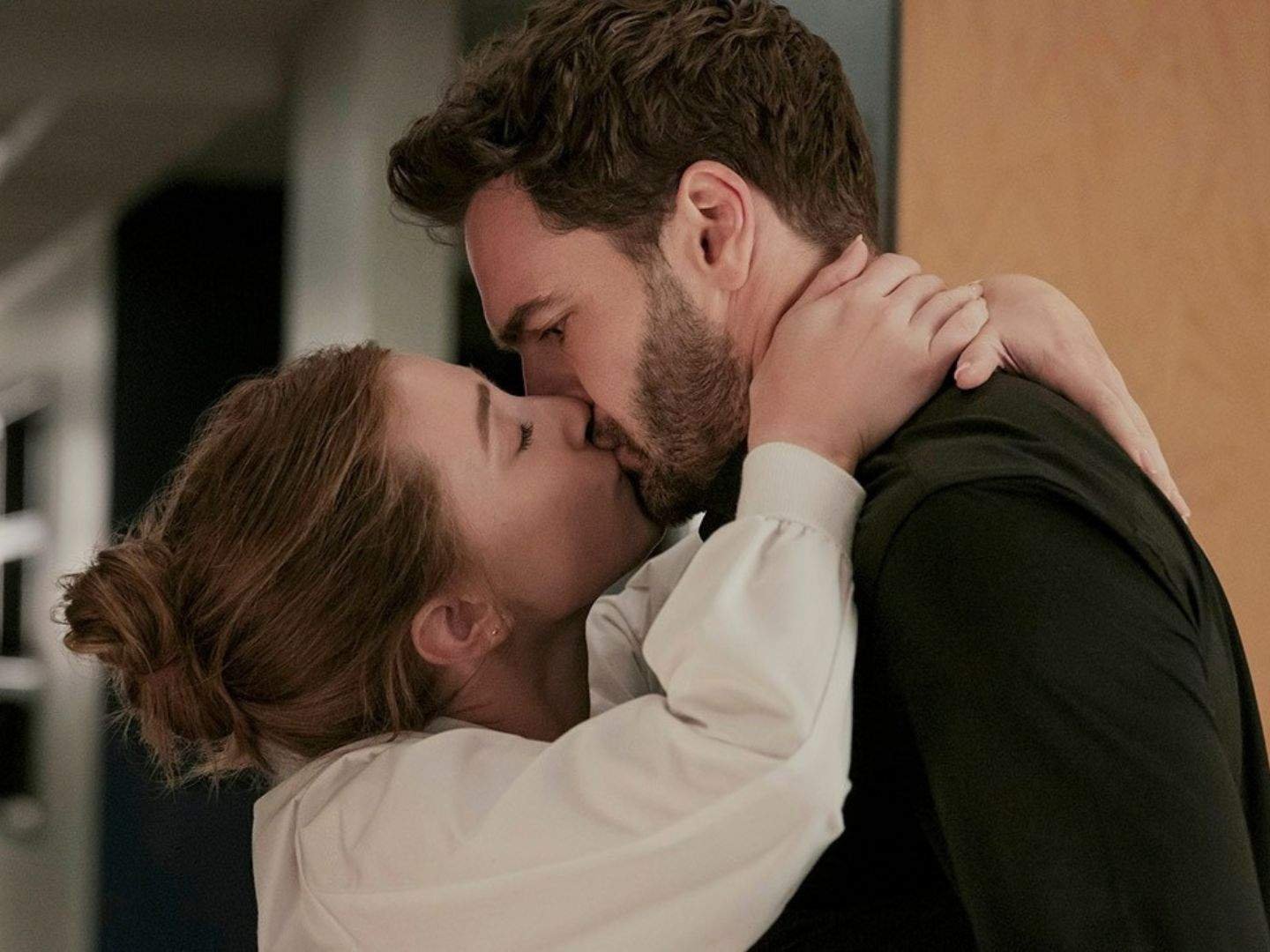The Love Hypothesis Kiss 